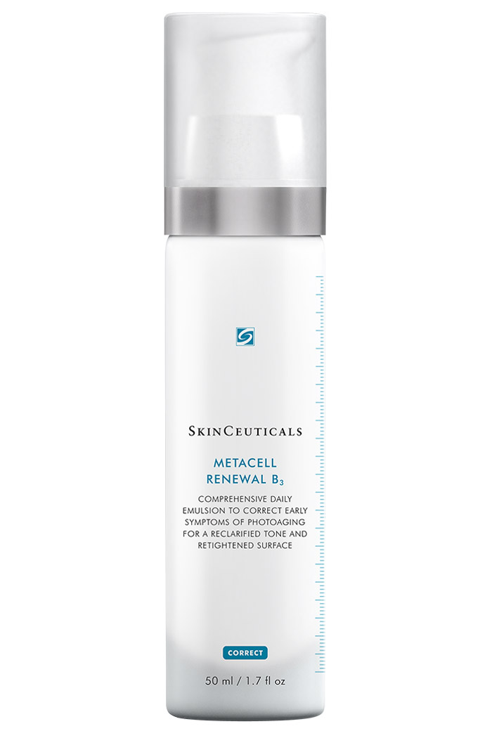Comprehensive daily emulsion to correct early symptoms of photoaging.