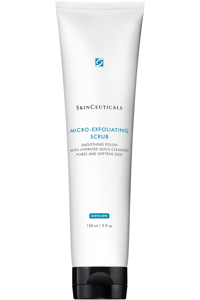 Smoothing gel with hydrated silica exfoliates