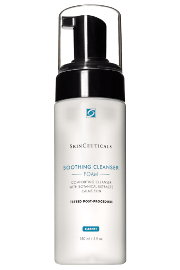  Calming, soap free cleansing foam with a high-concentration blend of botanical extracts to dissolve impurities while soothing compromised skin 